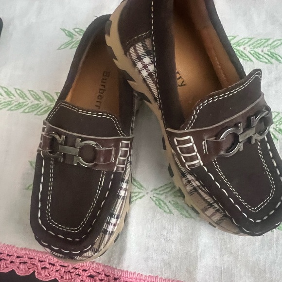 Burberry Brown and Yellow Kids Moccasins - Picture 2 of 8